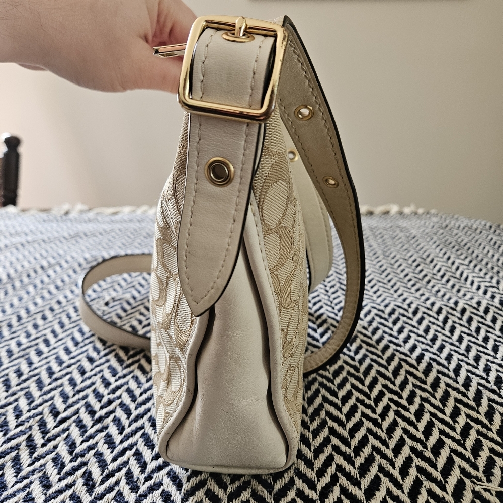 EUC Coach Dufflet Crossbody Purse w/ Signature Jacquard in Cream/Tan - Picture 6 of 15